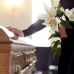 葬儀の供花とは？選び方のポイントやマナーについて解説！